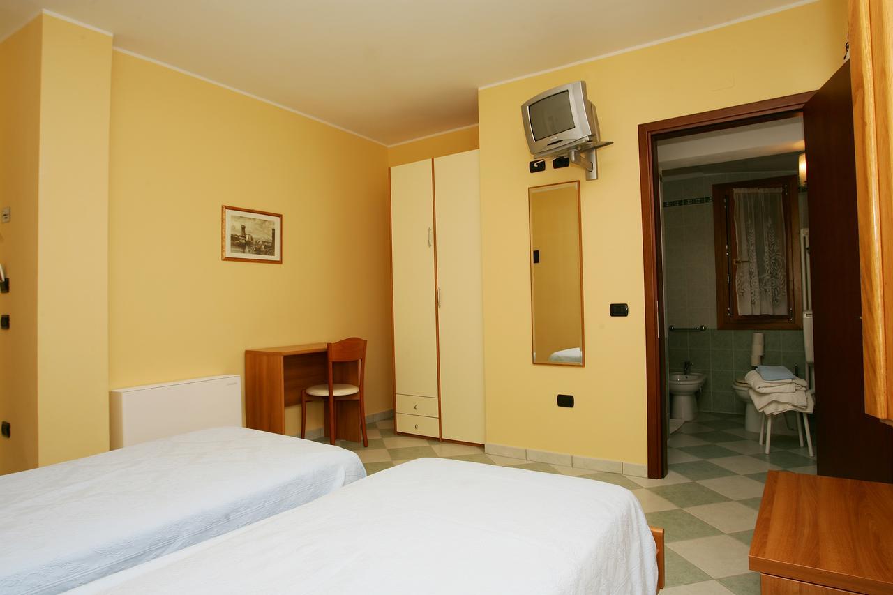 Ristorante Albergo Al Capitello Megliadino San Vitale Exterior photo